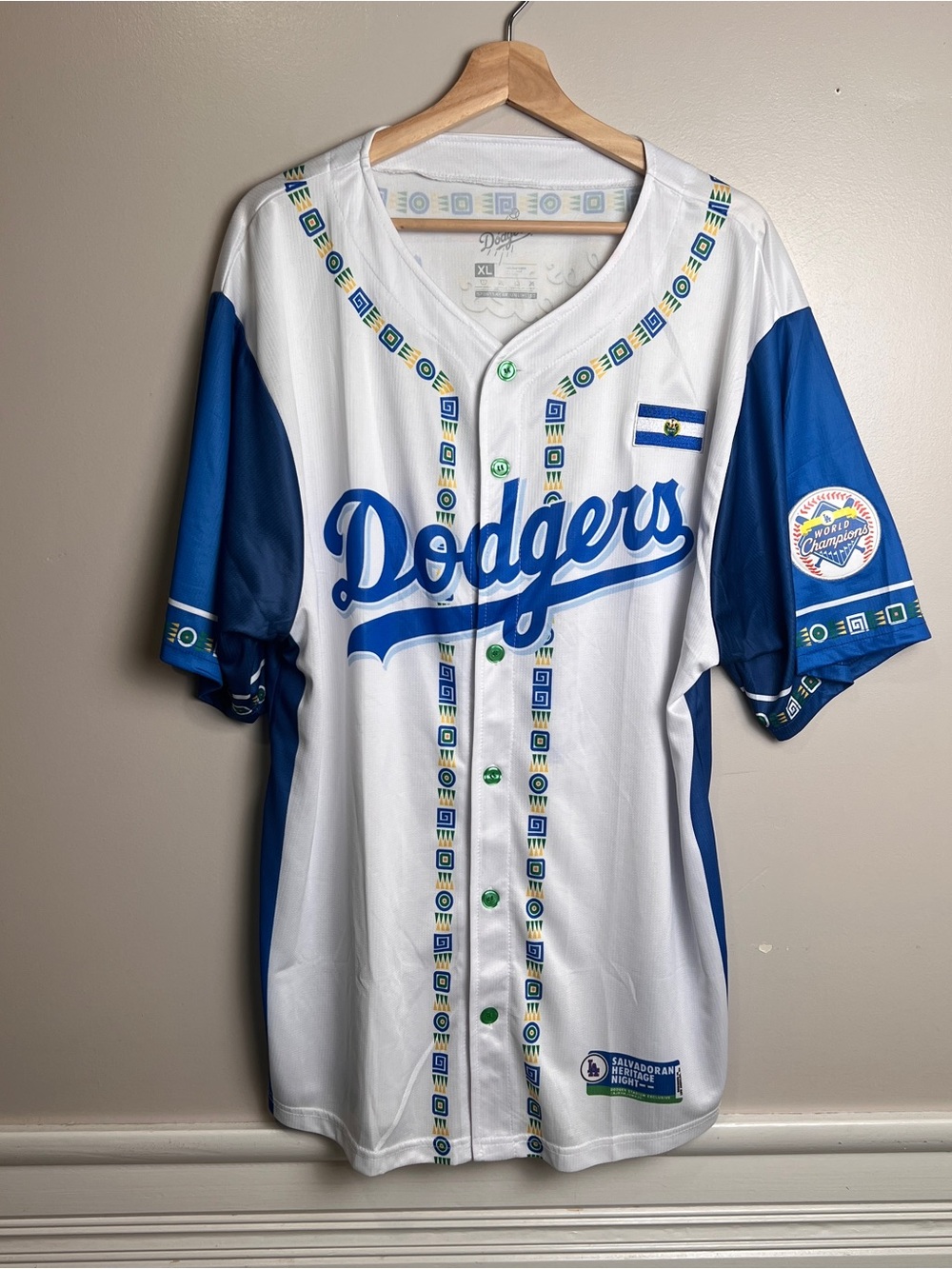 LOS ANGELES DODGERS 2025 Official El Salvador Heritage Night Jersey Size XL, EUC